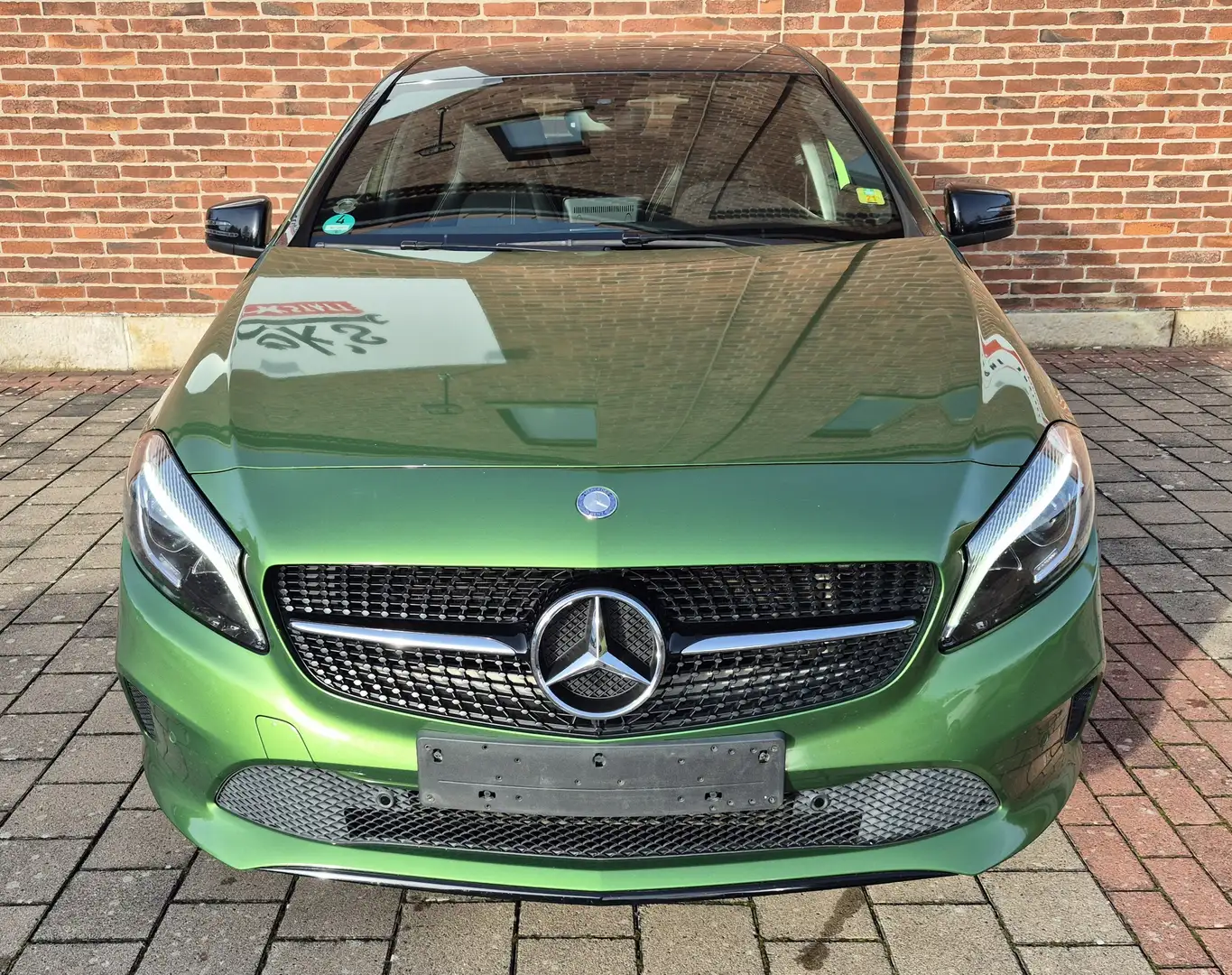 Mercedes-Benz A 180 A 180 BlueEfficiency Panorama/Schiebedach/SHZ/NAVI Grün - 2