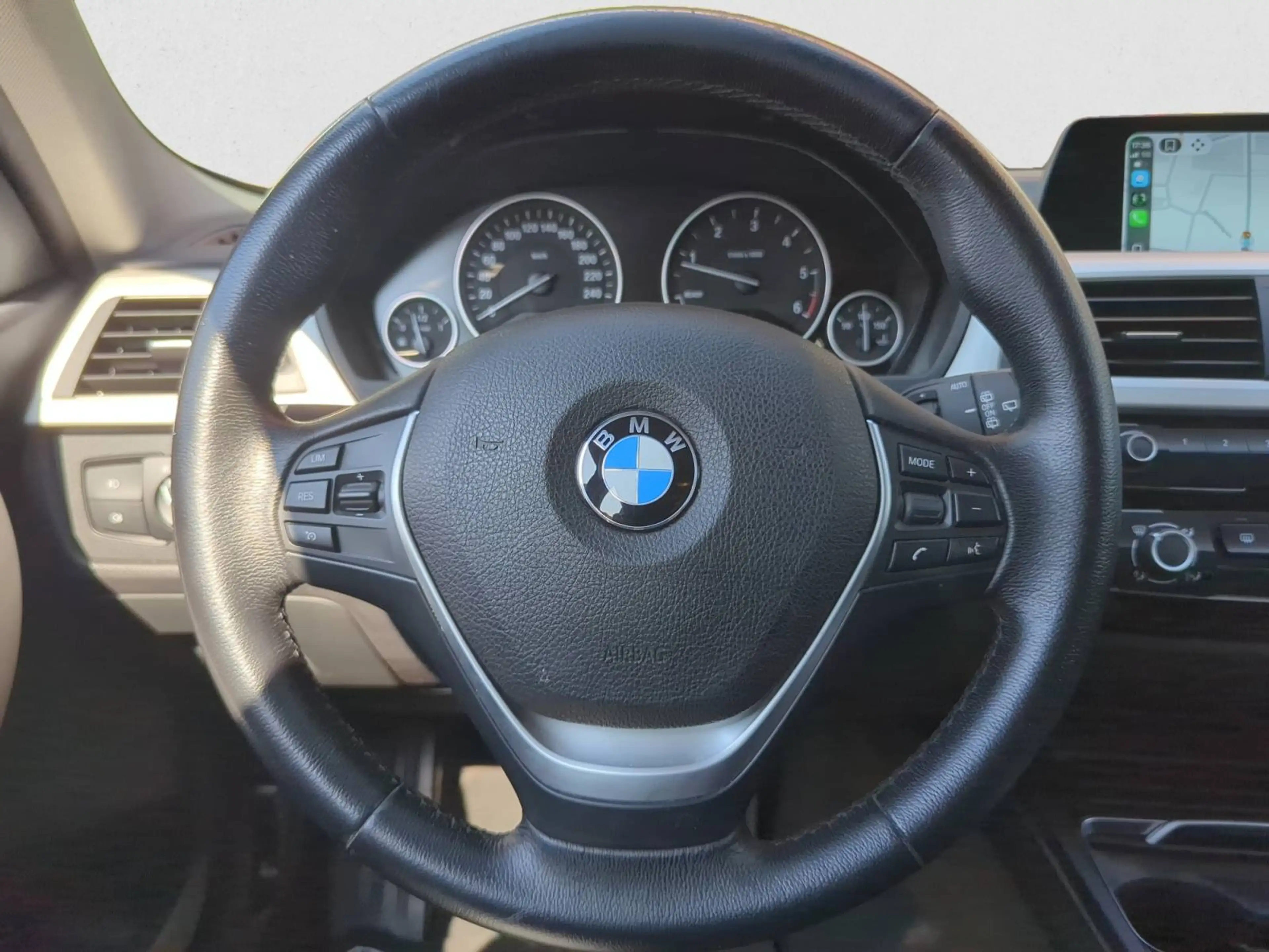 BMW 316 Touring / Automatic / Carplay / Android Auto — photo 13