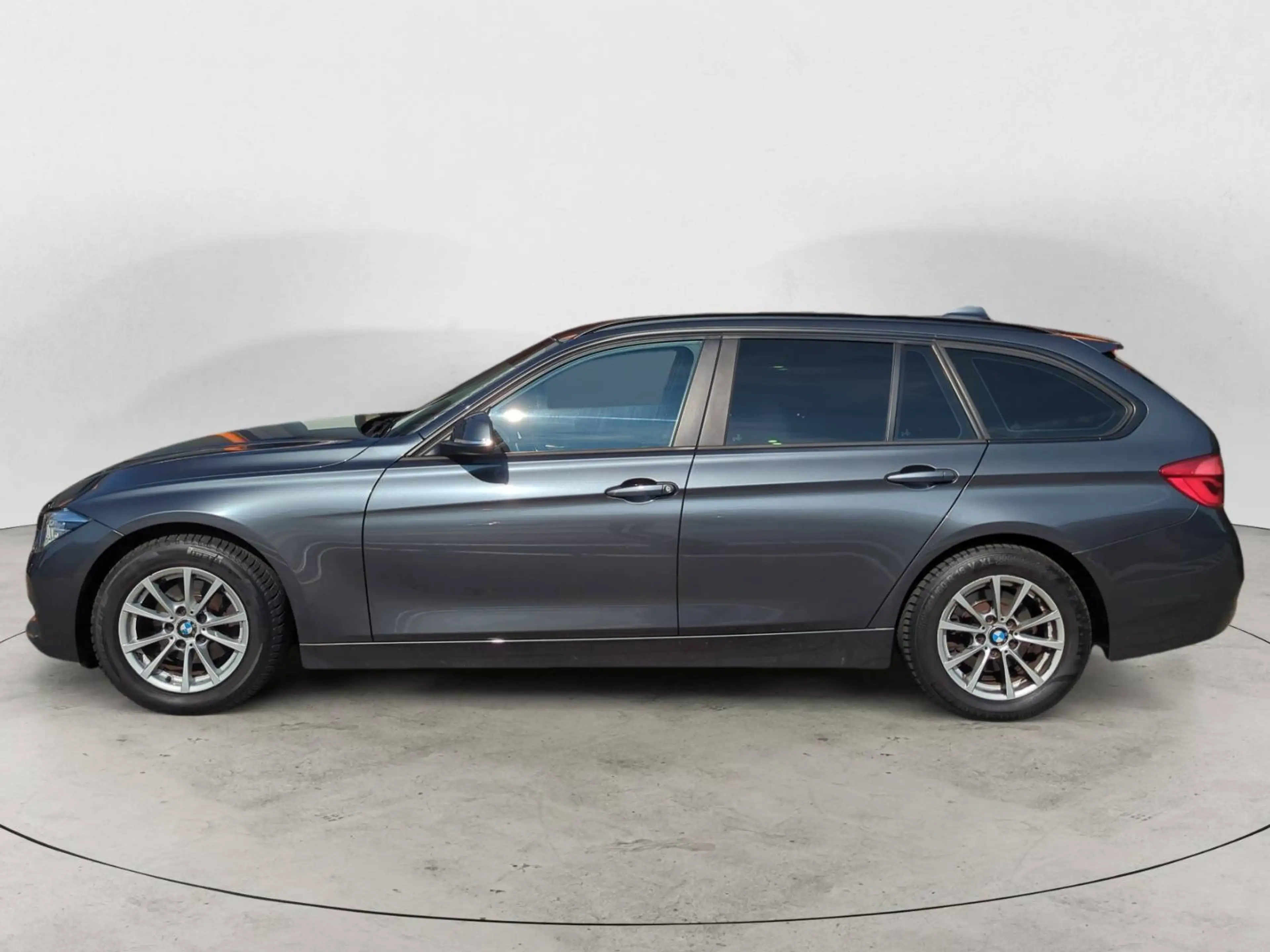 BMW 316 Touring / Automatic / Carplay / Android Auto — photo 3