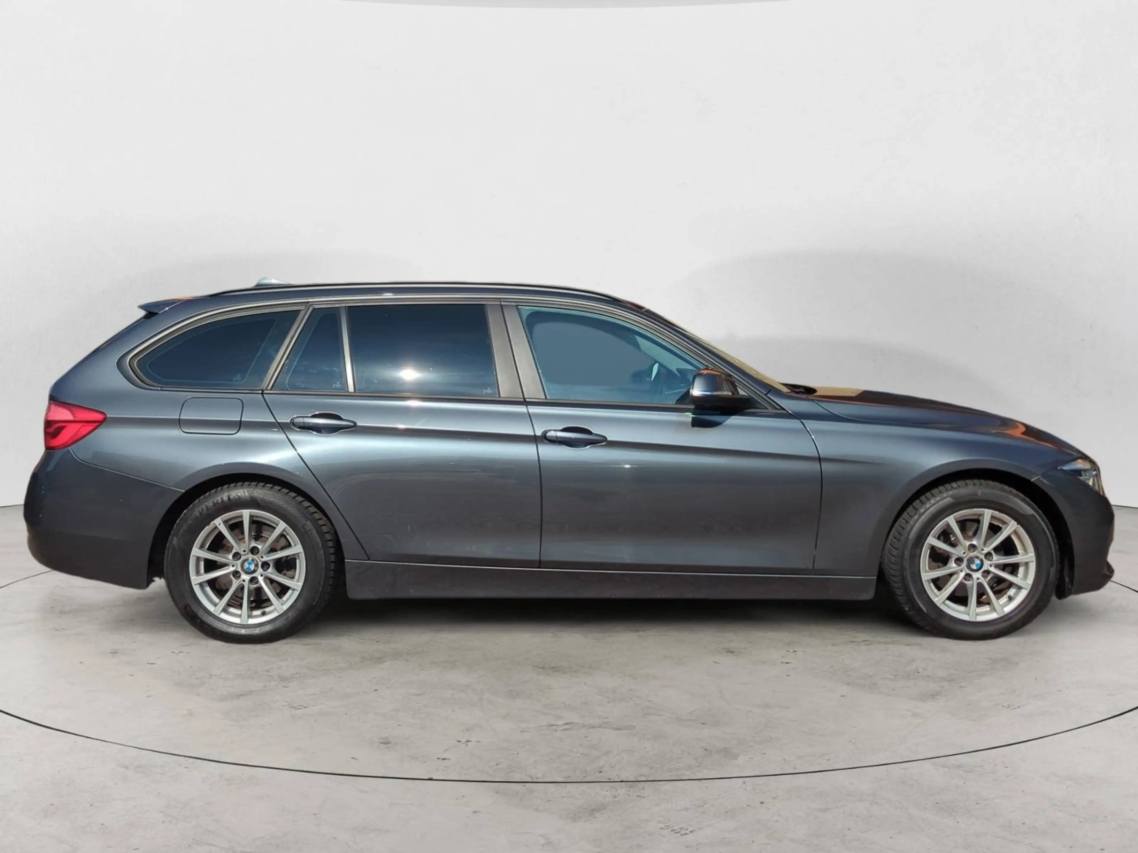 BMW 316 Touring / Automatic / Carplay / Android Auto — photo 6