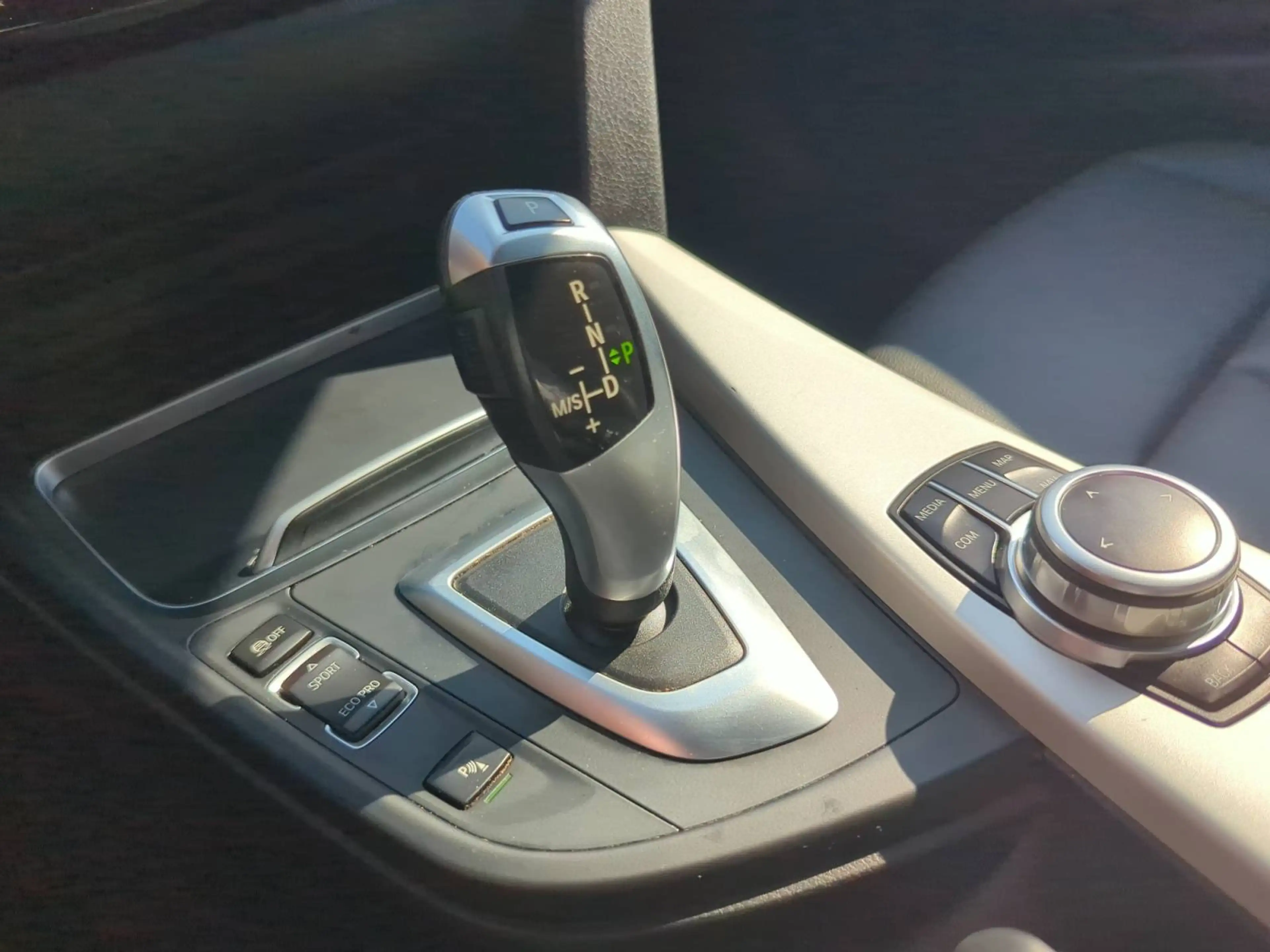 BMW 316 Touring / Automatic / Carplay / Android Auto — photo 12