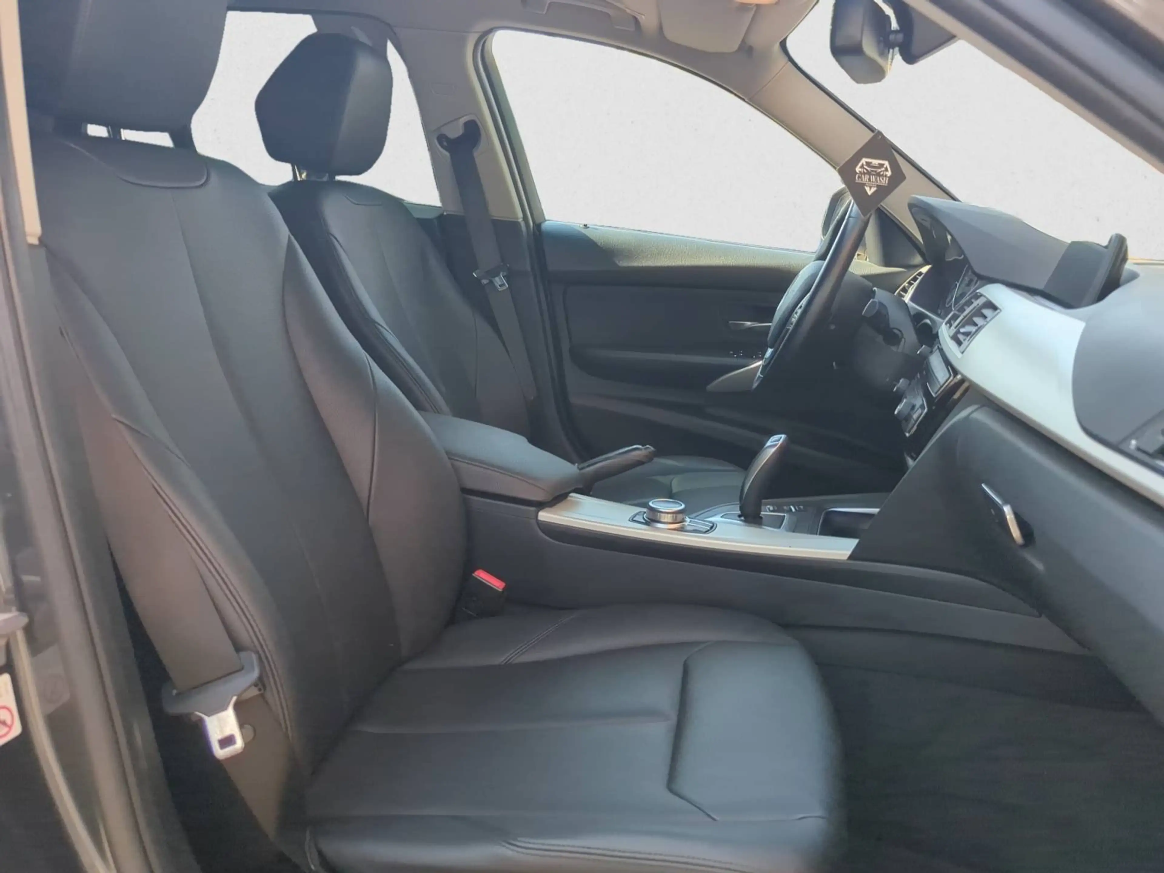 BMW 316 Touring / Automatic / Carplay / Android Auto — photo 14