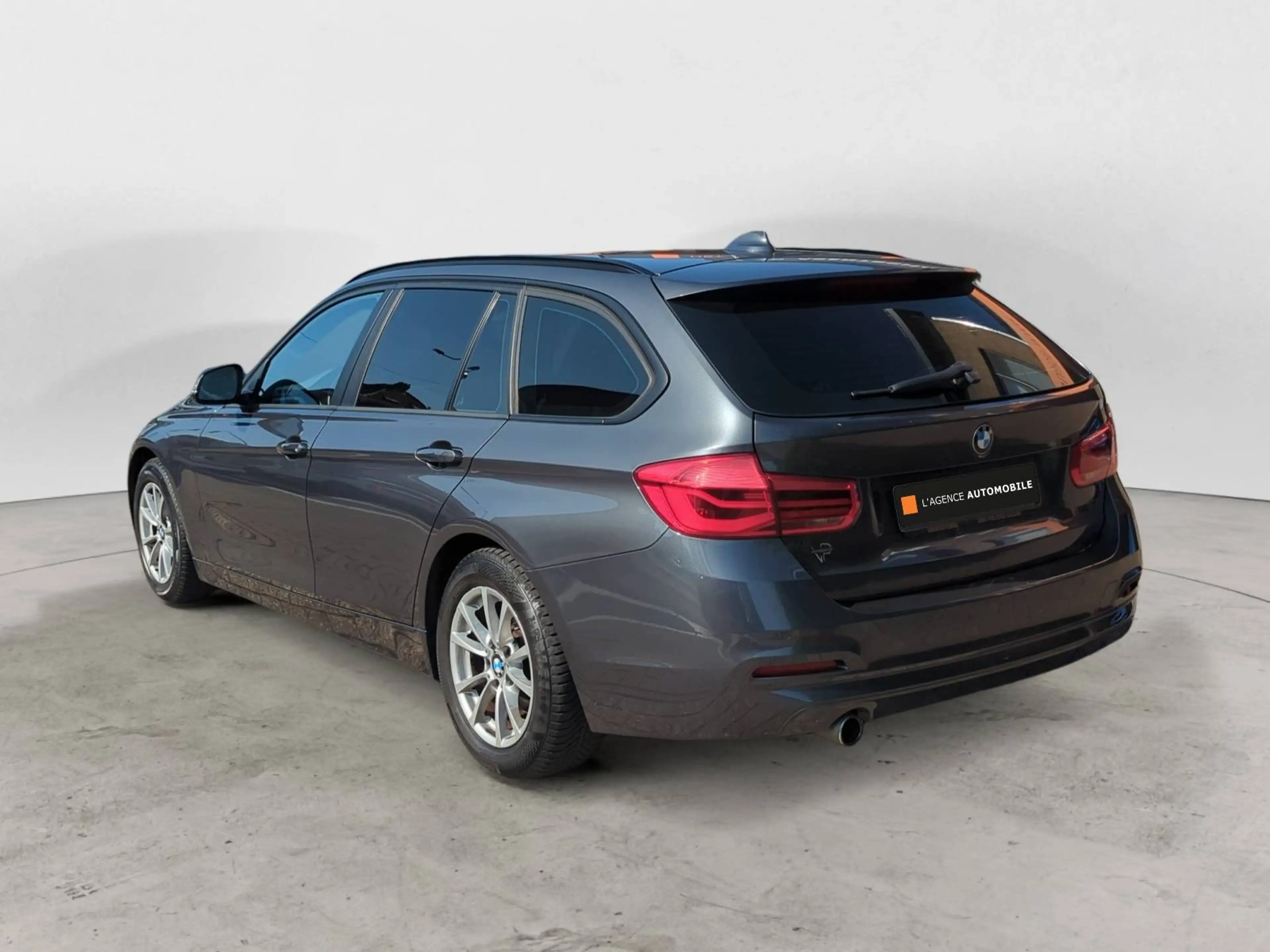 BMW 316 Touring / Automatic / Carplay / Android Auto — photo 4