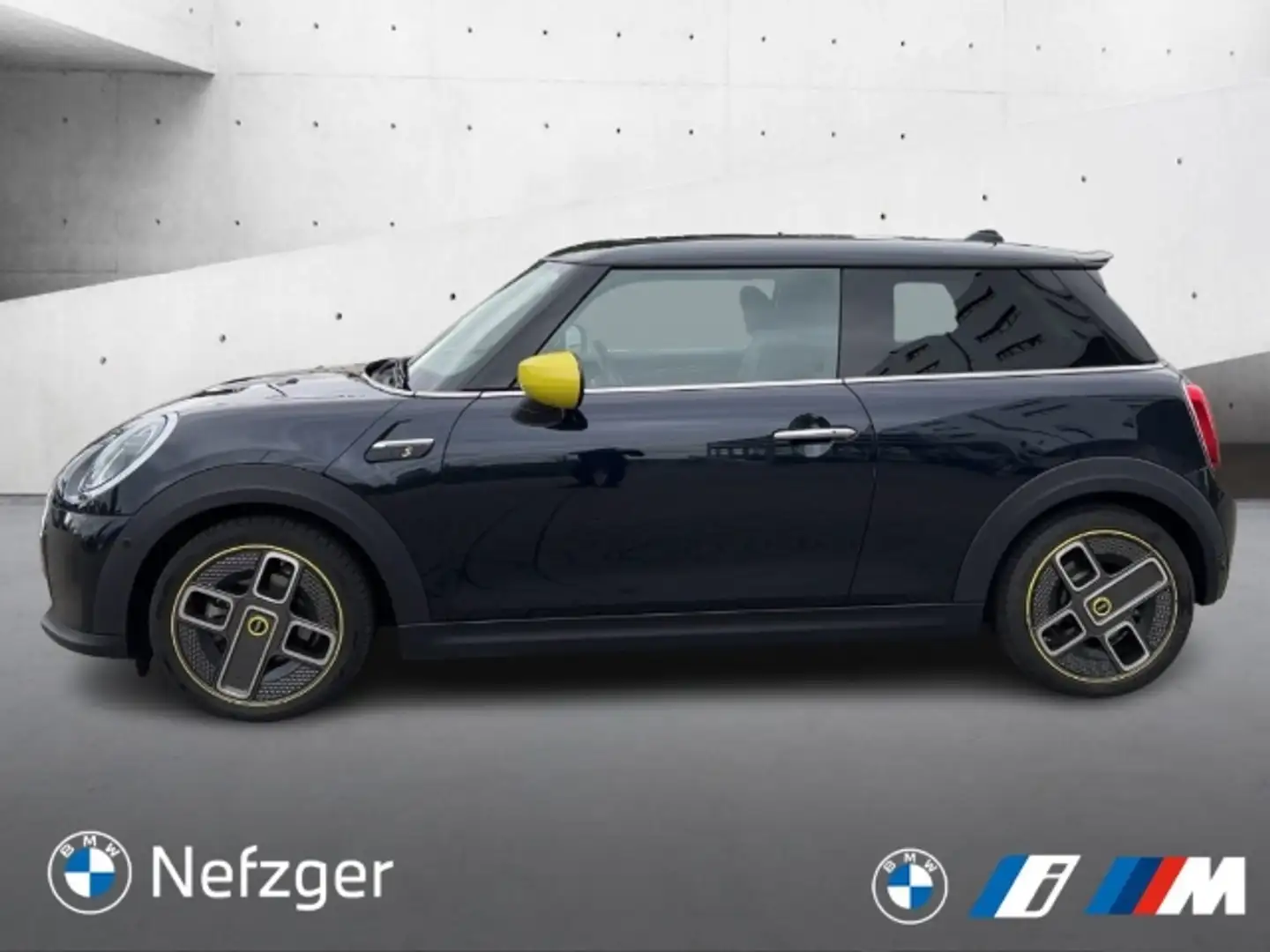 MINI Cooper SE bringt Fahrspaß nach Hause, ab 1,99% eff. Schwarz - 2