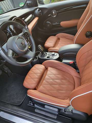 Imagine MINI Cooper SE Mini Cooper SE Essential Trim