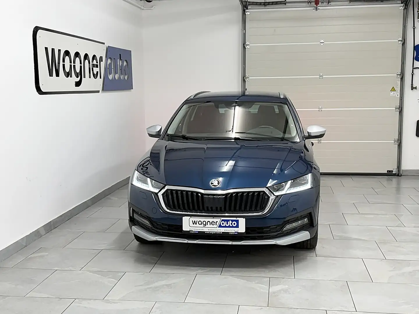 Skoda Octavia Combi Scout 2,0 TDI 4x4 DSG.Matrix LED/ACC/Navi... Blau - 1