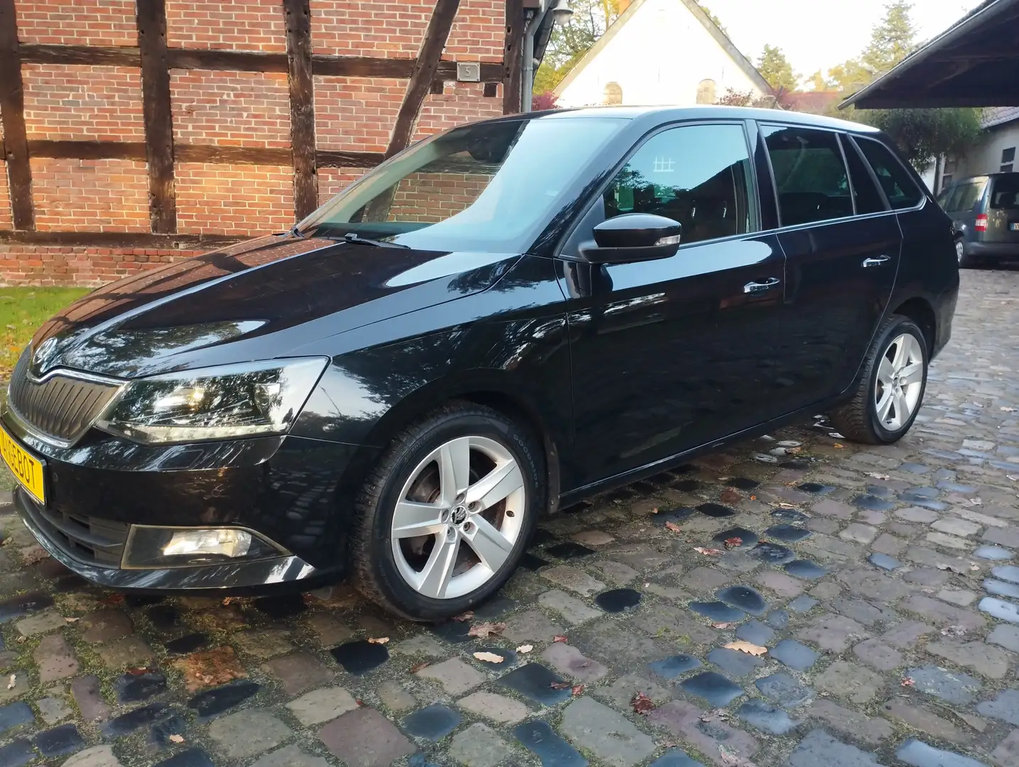 Skoda Fabia Joy 2.Hand TÜV neu *sehr gepflegt* Schwarz - 1