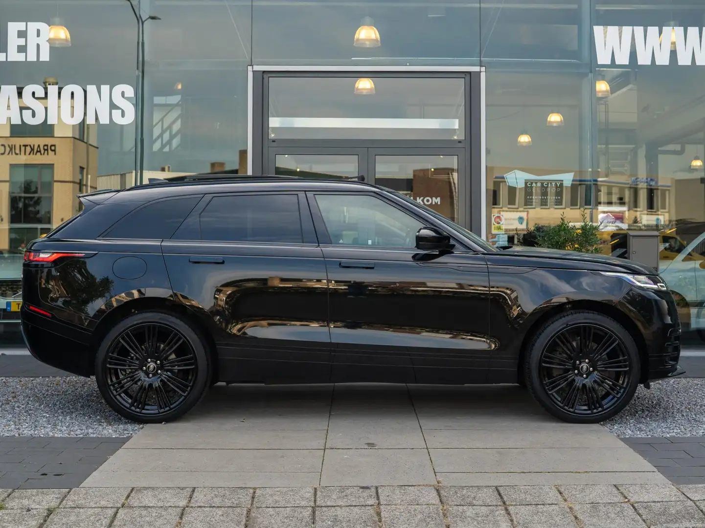 Land Rover Range Rover Velar 2.0 P400e R-Dynamic S / Pano / 22" / 1Ste eig / Ca Noir - 2