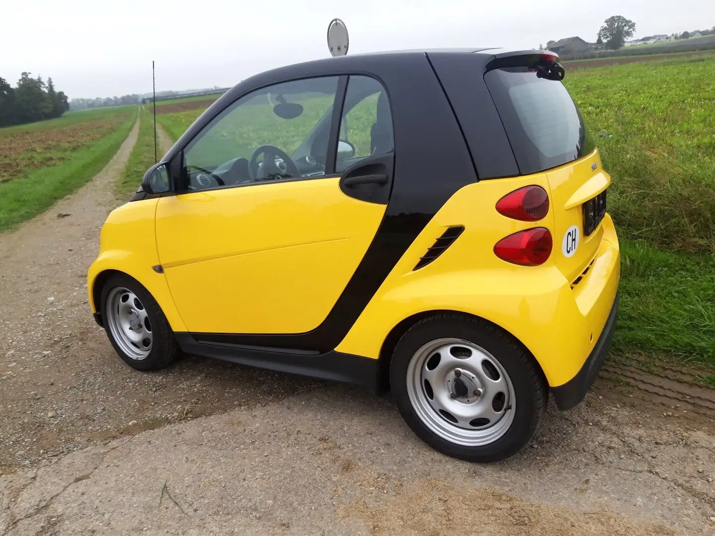 smart forTwo Coupe mhd Jaune - 1