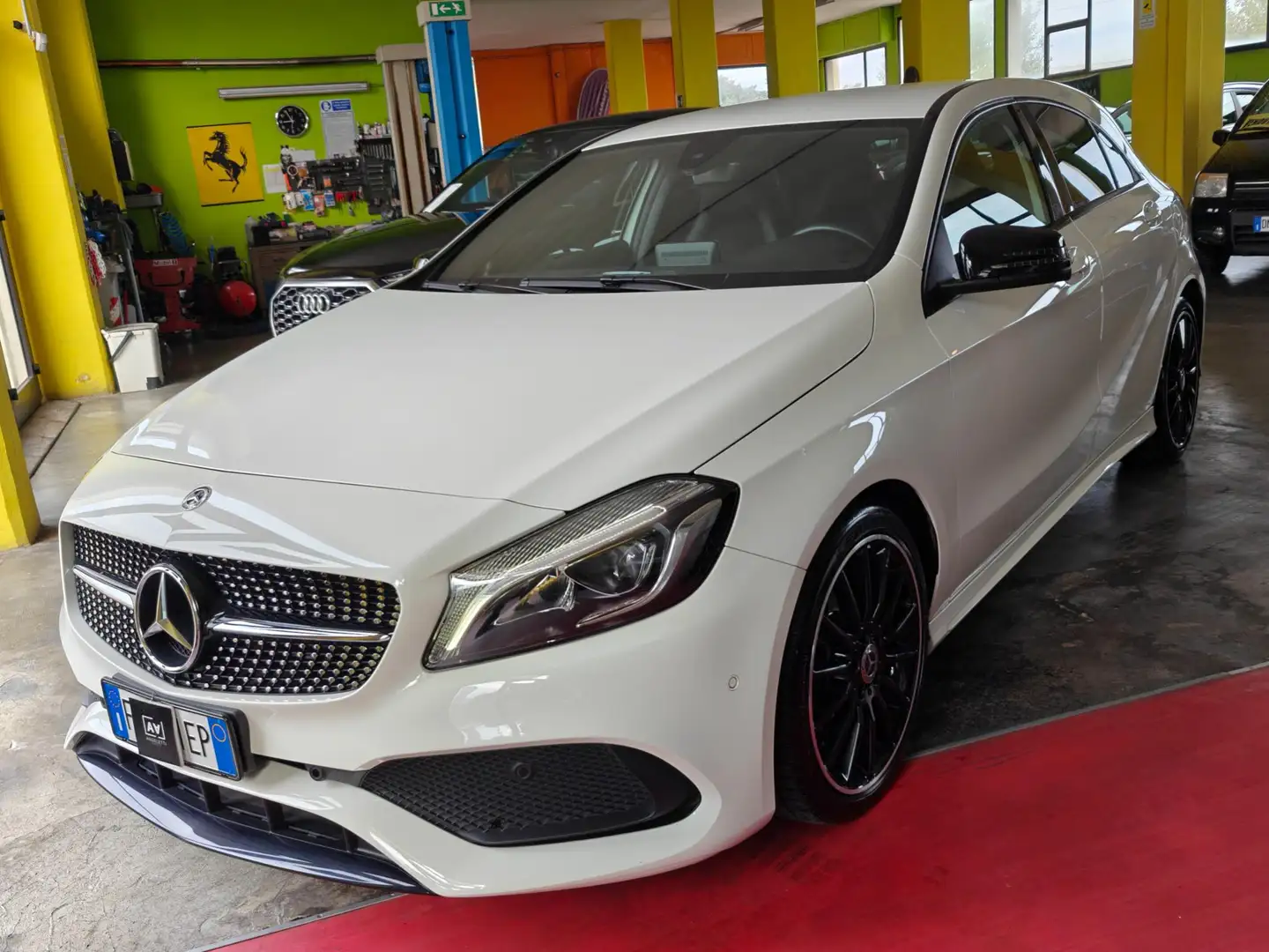 Mercedes-Benz A 180 d AMG Premium Night Edition Auto Bianco - 1