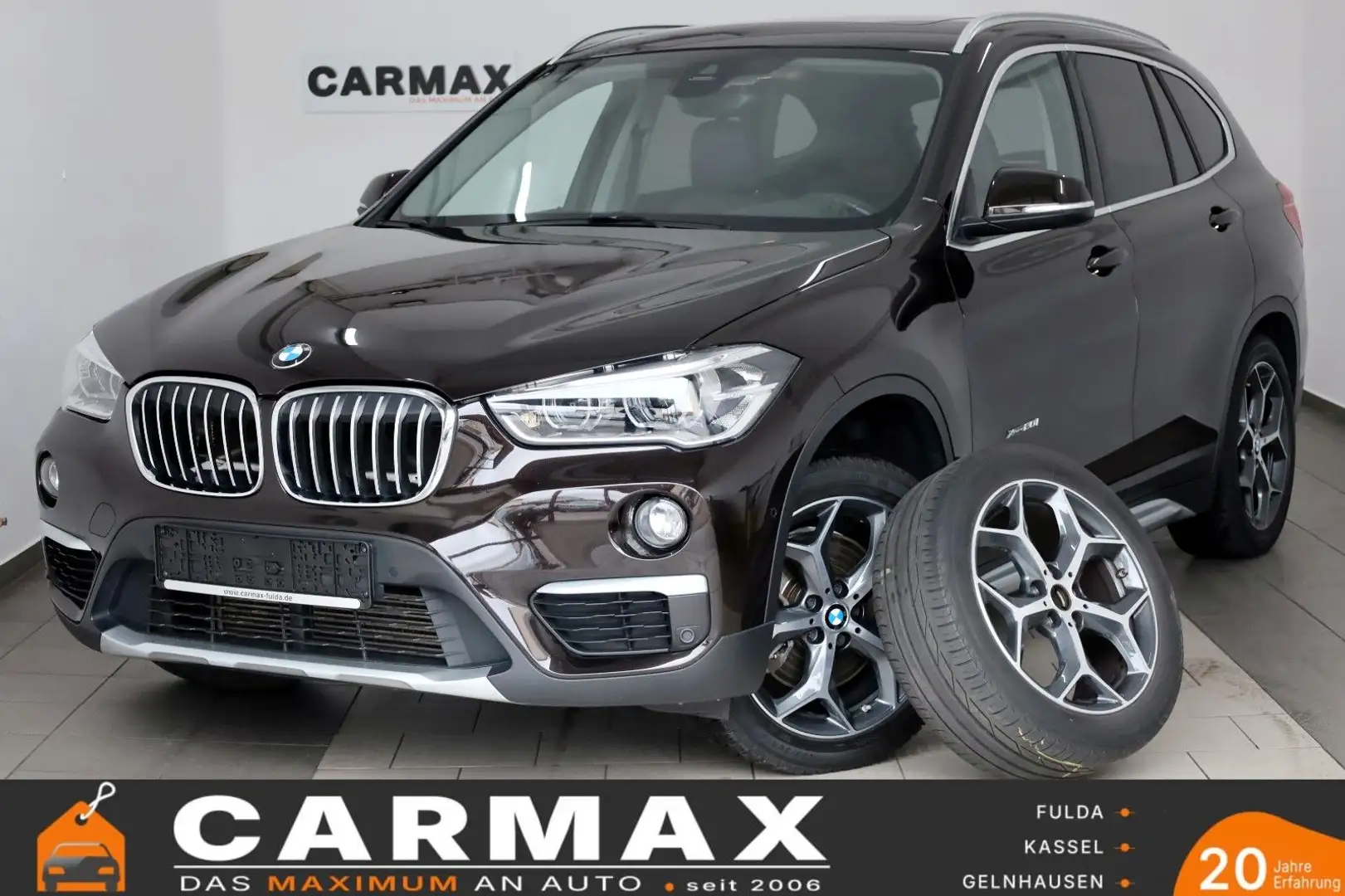 BMW X1 xDrive 20 i xLine Leder,Navi,LED,Panorama,SH Brun - 1