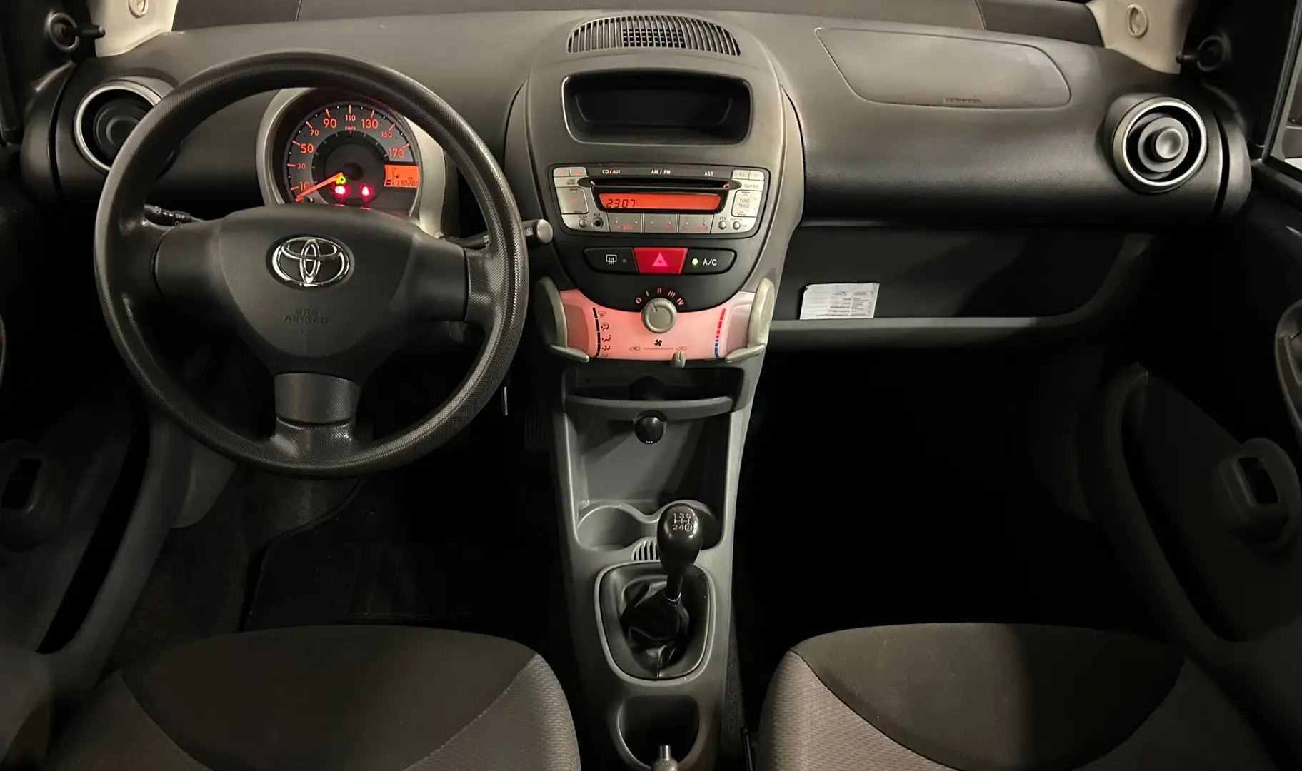 Toyota Aygo 1.0-12V Access|170DKM|APK04-26|5deurs|Airco|CentrD Grijs - 2