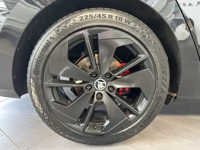 Skoda Octavia view 3