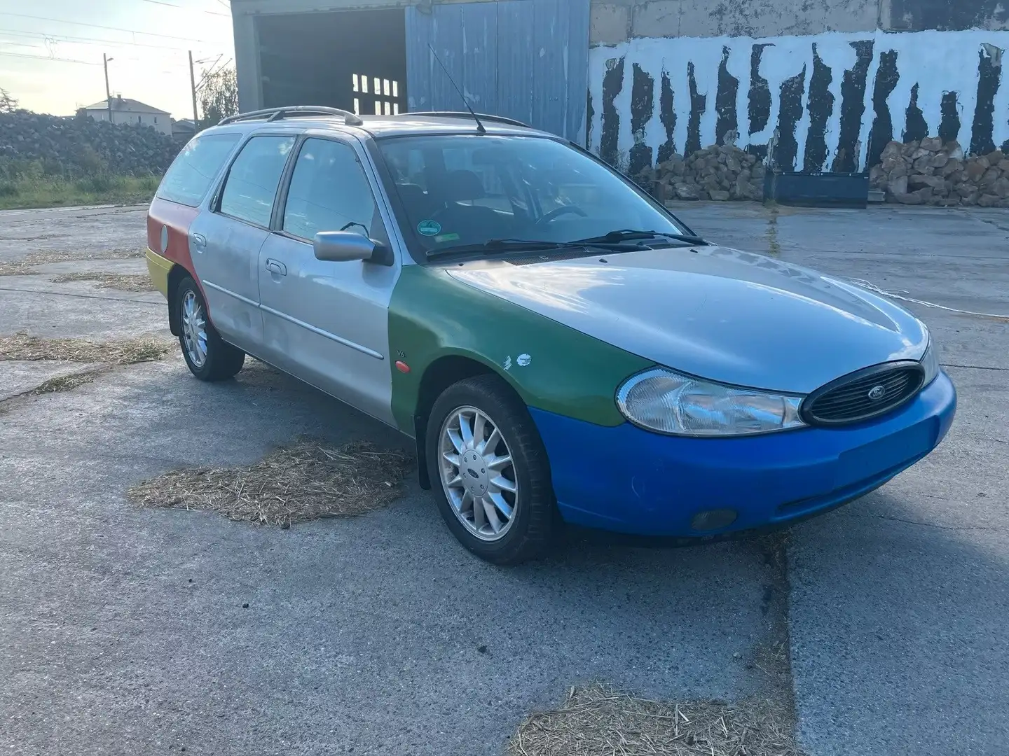 Ford Mondeo Mondeo V6 Ghia - 1