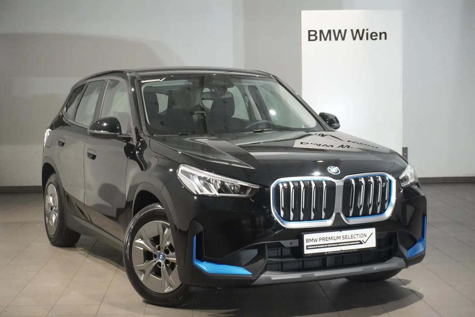 BMW iX1 iX1 xDrive30 Schwarz - 1