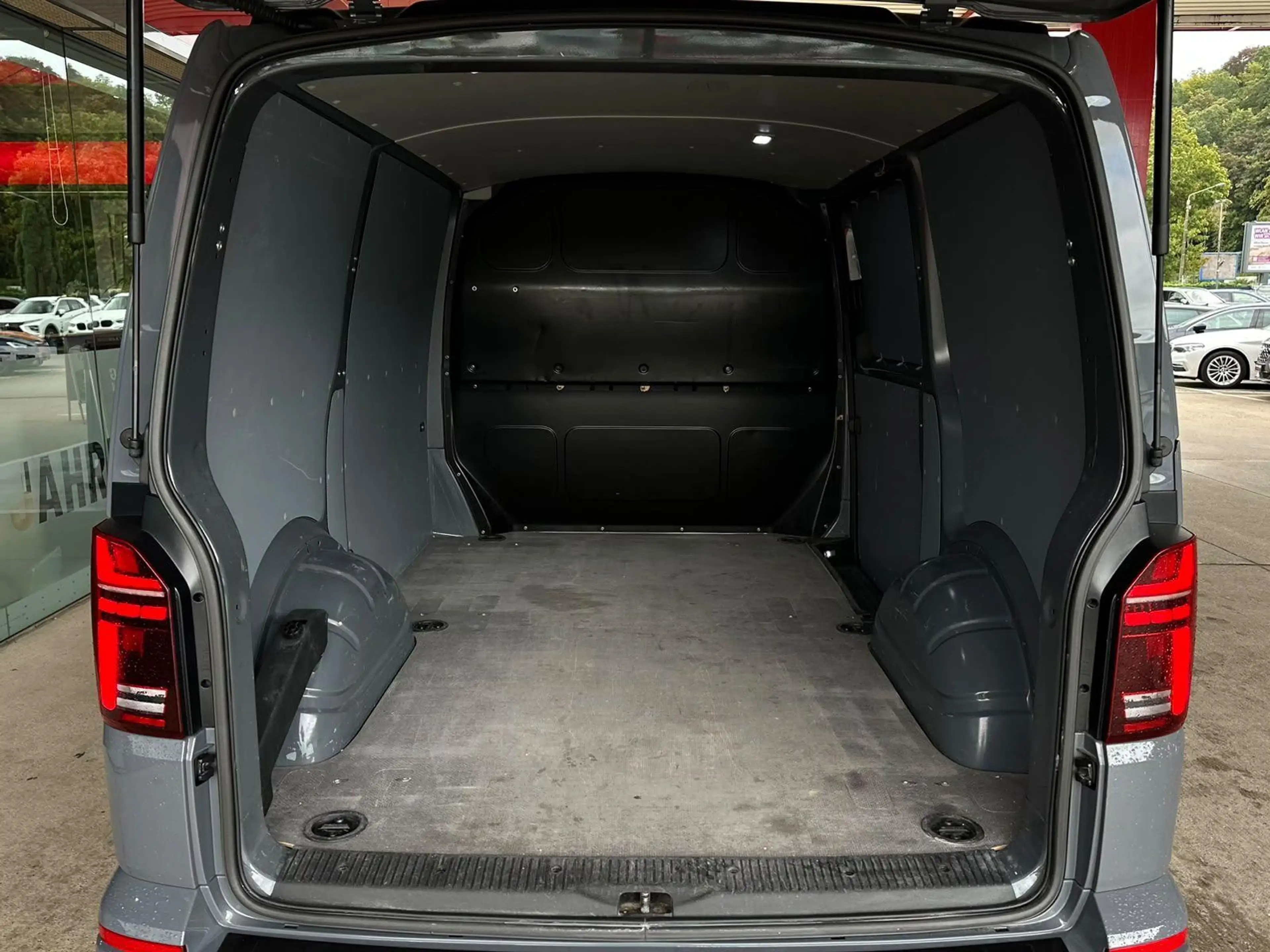 Volkswagen T6.1 Transporter 2.0TDI EDT. LED#VC#ACC#LKW#AHK — photo 7