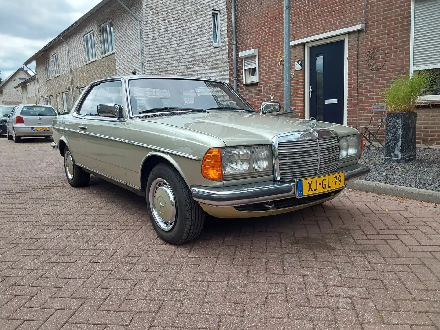 Mercedes-Benz 230 Coupe Groen - 1