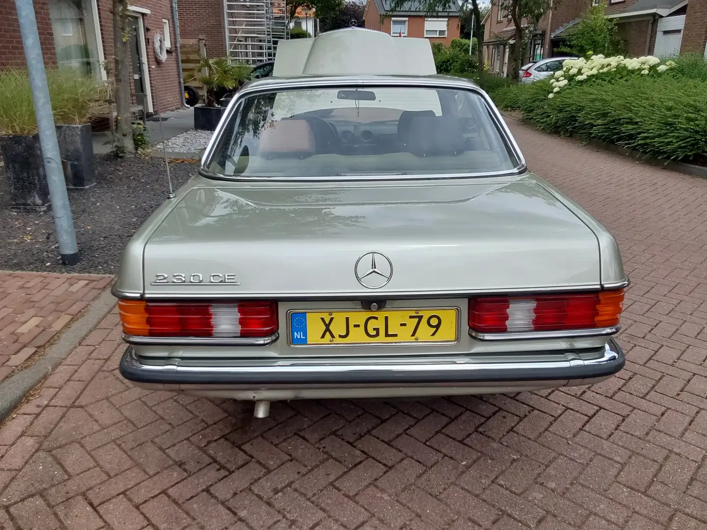 Mercedes-Benz 230 Coupe Groen - 2