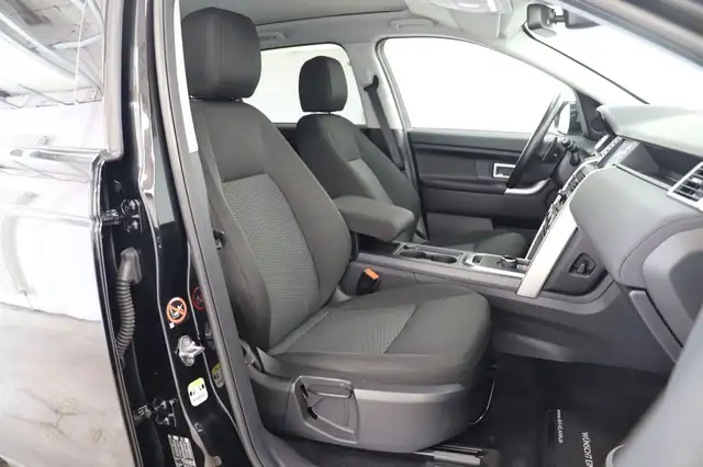 Land Rover Discovery Sport view 10
