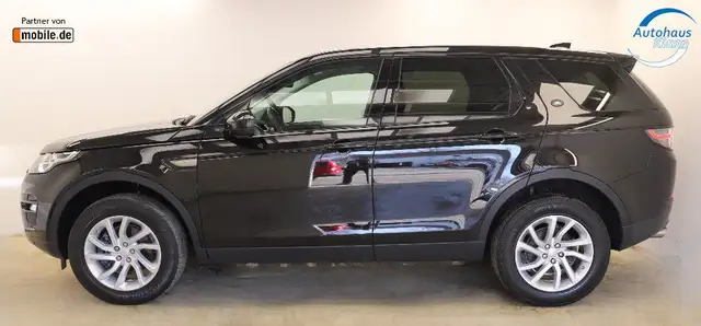 Land Rover Discovery Sport view 4