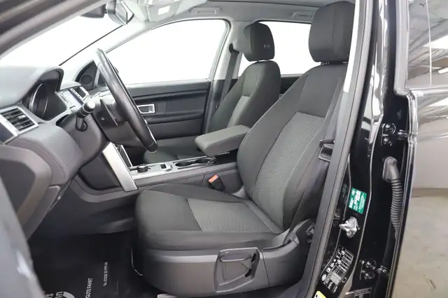 Land Rover Discovery Sport view 9
