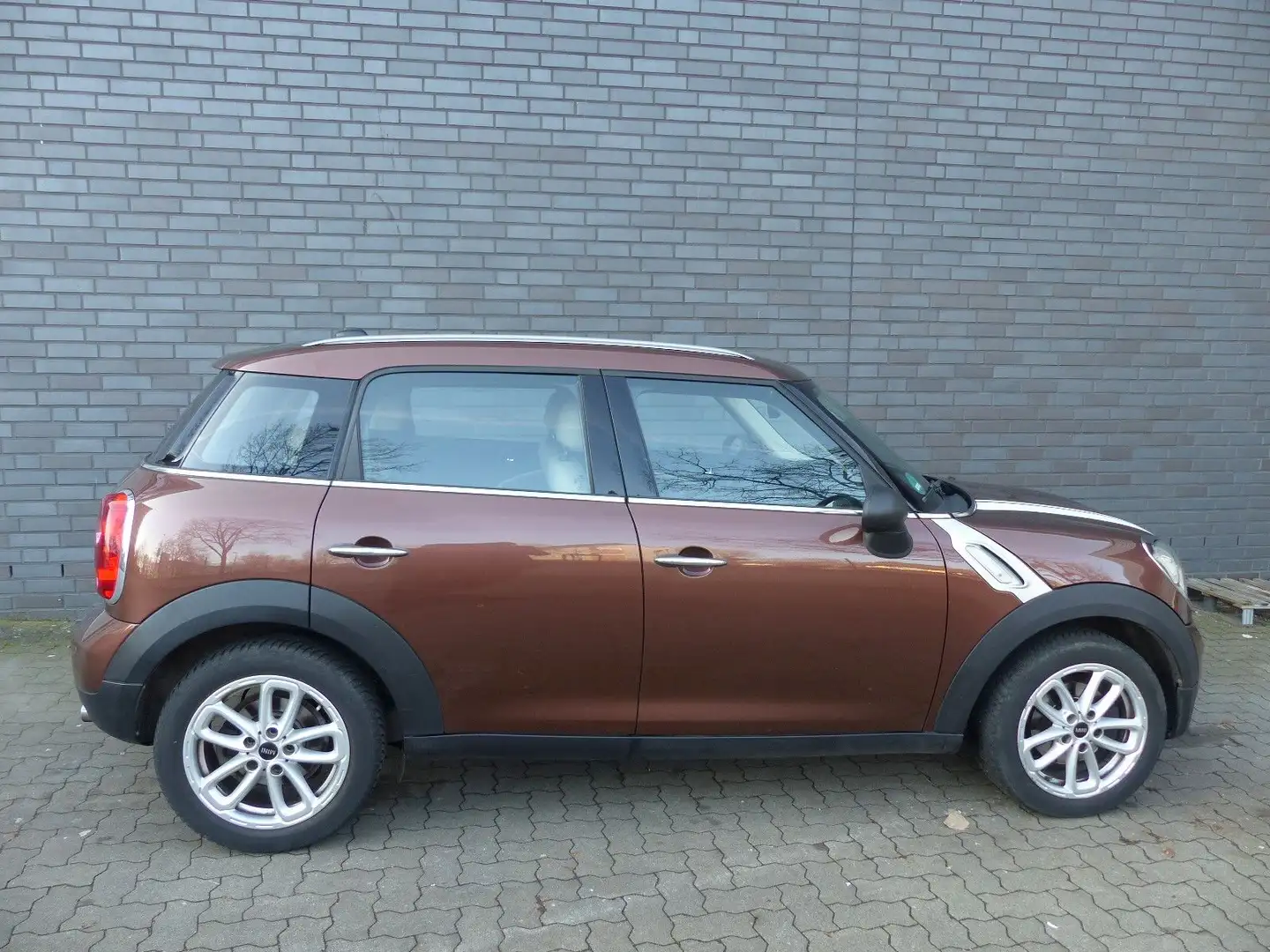 MINI One Countryman Automatik/Leder/Navi/PDC Marrón - 2