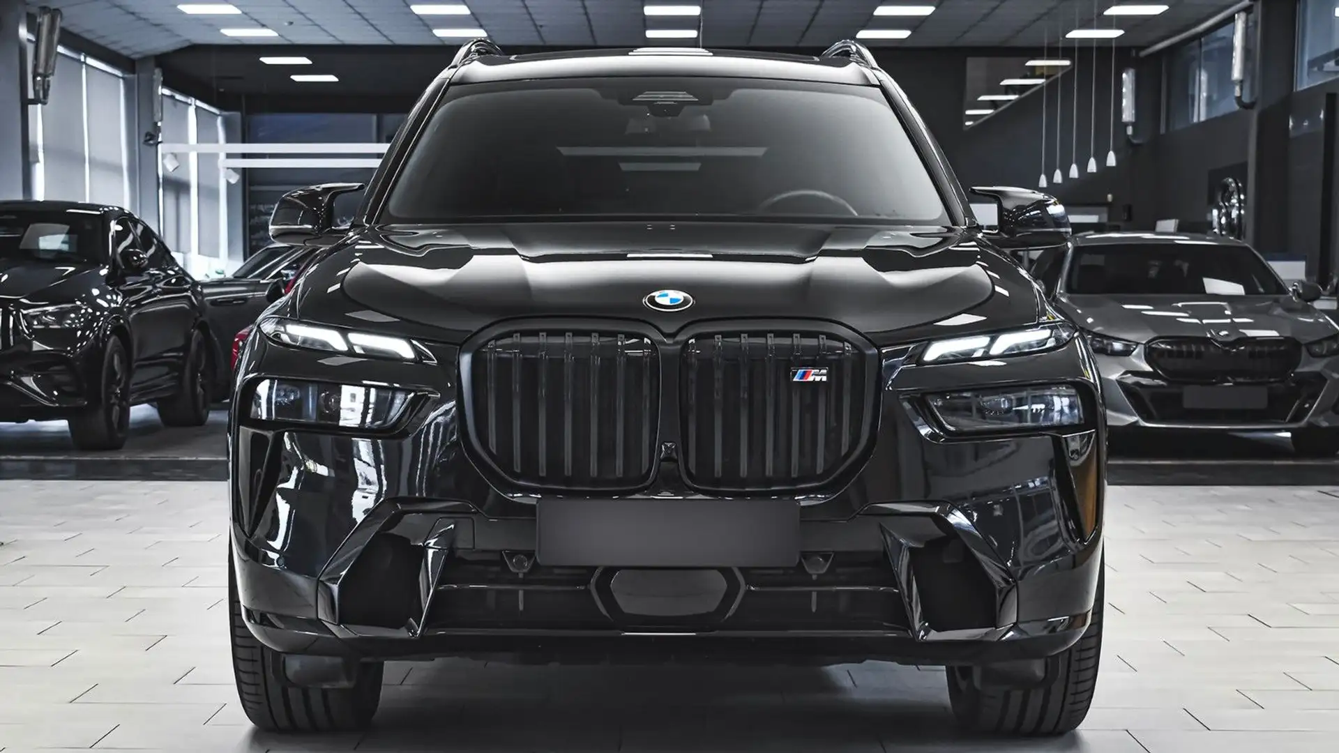 BMW X7 M60i xDrive M Sport MHEV Sportautomatic Schwarz - 1
