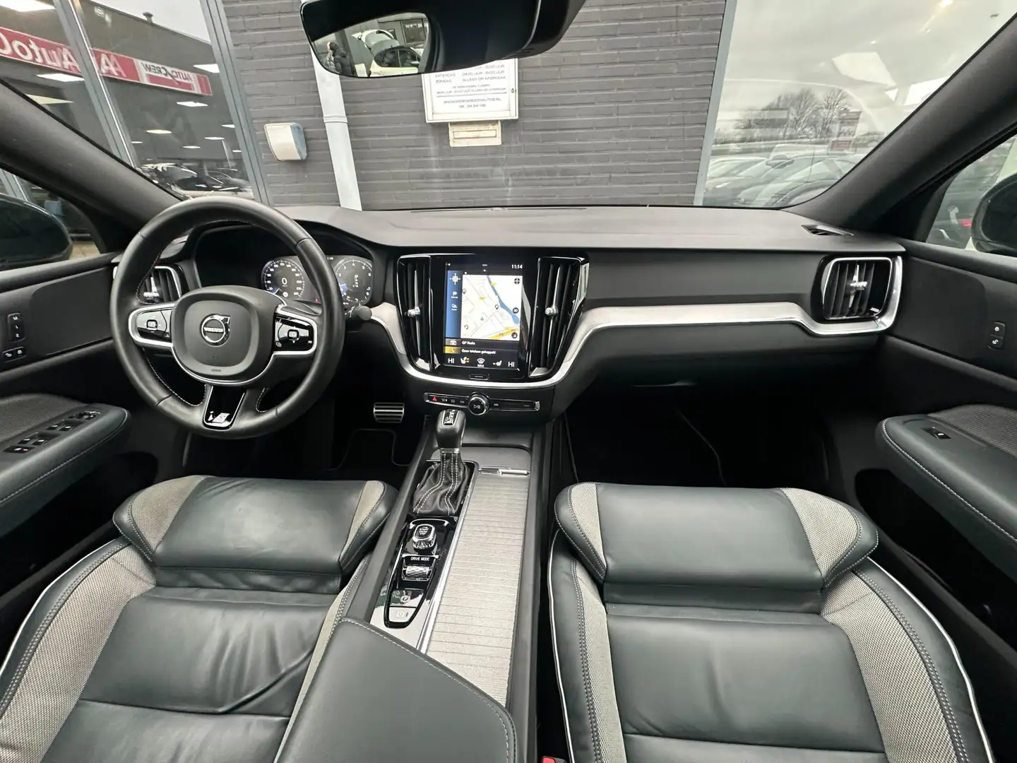 Volvo S60 2.0 T4 R-Design/1STE EIG/CARPLAY/NAVI/STOELVERWARM Grey - 2