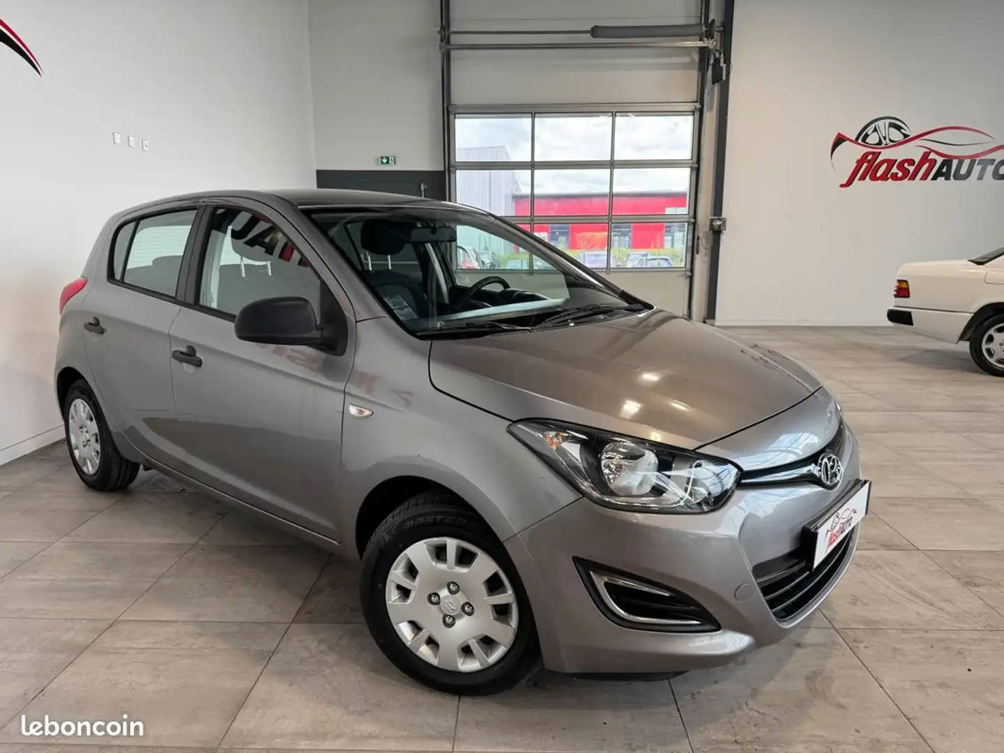Hyundai i20 PHASE 2 1.1 CRDi 75cv-2014 Gris - 2