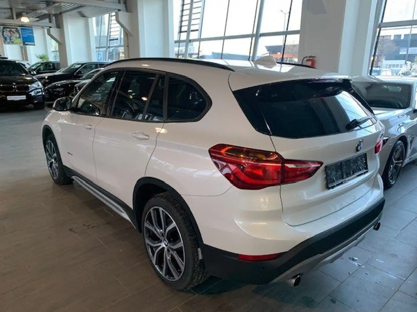 BMW iX1 BMW X1 xDrive 20d Bianco - 2