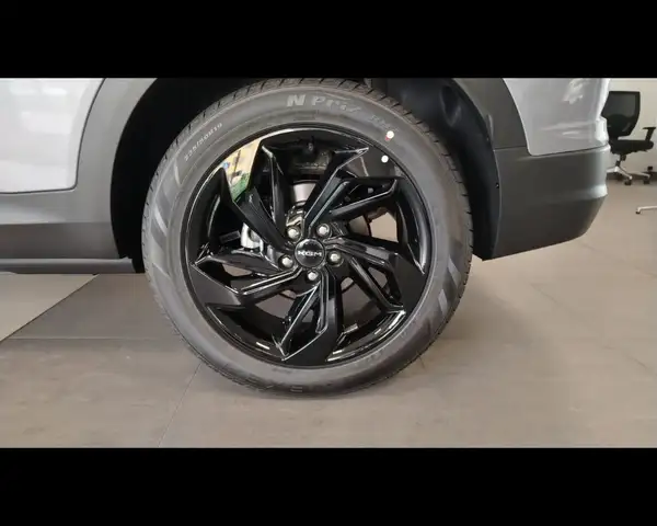 KGM Korando view 16