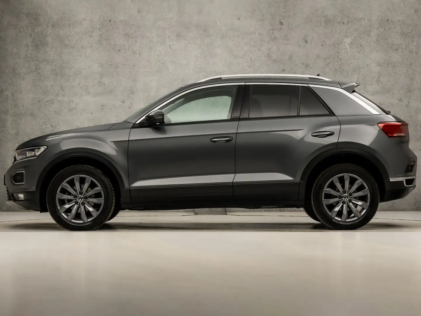 Volkswagen T-Roc 1.0 TSI Luxury Sport (VIRTUAL COCKPIT, LUXE LEDER, Gris - 2