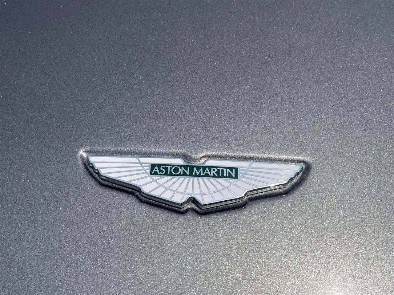 Aston Martin Vantage снимка Aston Martin Vantage