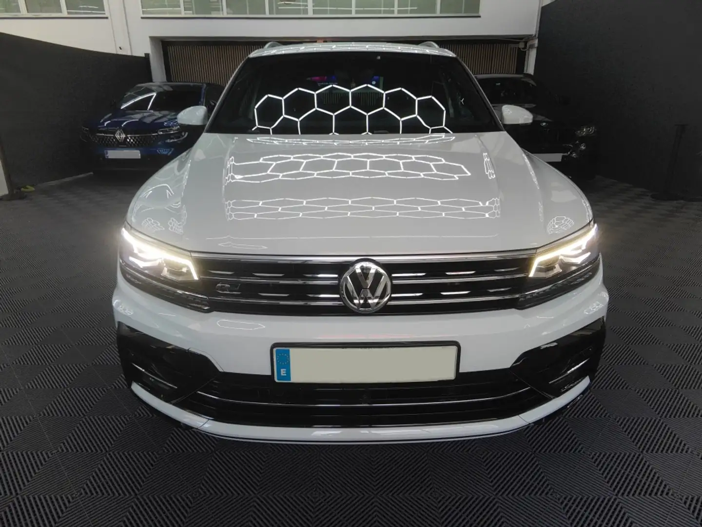Volkswagen Tiguan 2.0TDI Sport 4Motion DSG 140kW Wit - 2