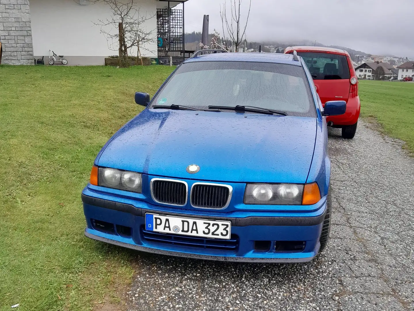 BMW 320 320i touring Bleu - 1