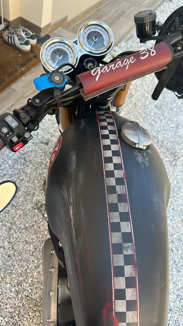 Triumph Thruxton 1200r - 1