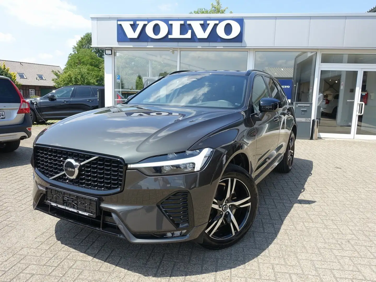 Volvo XC60 B4 R-Design AWD/StndHZ/Kamera/AHK/H&K Grau - 1
