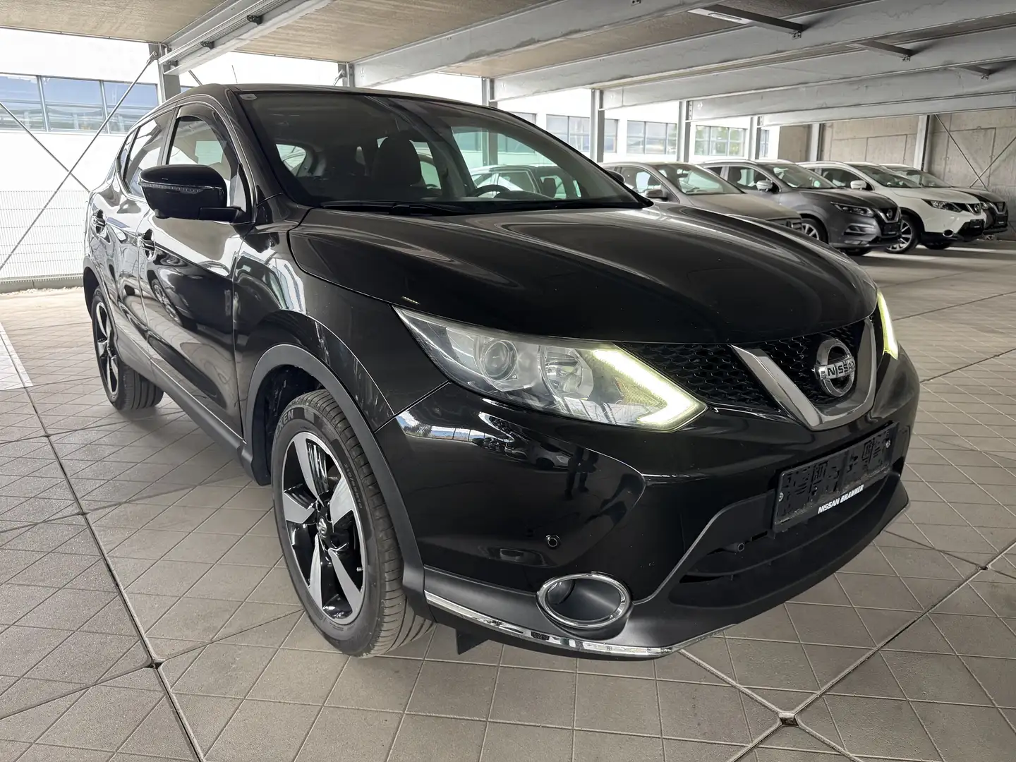 Nissan Qashqai 360° Allrad Schwarz - 1