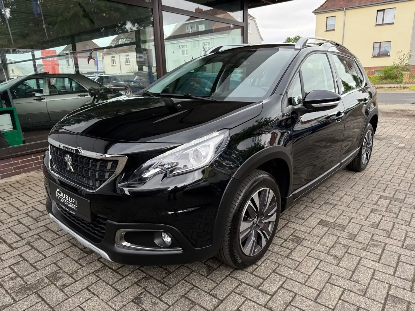 Peugeot 2008 Allure Schwarz - 1