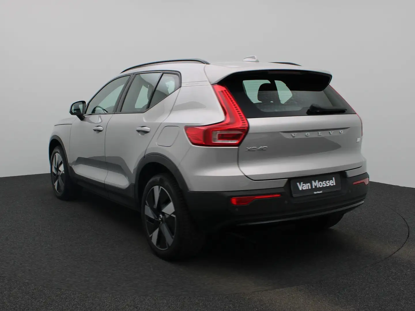 Volvo XC40 Single Motor Extended Range Plus 82 kWh Grau - 2