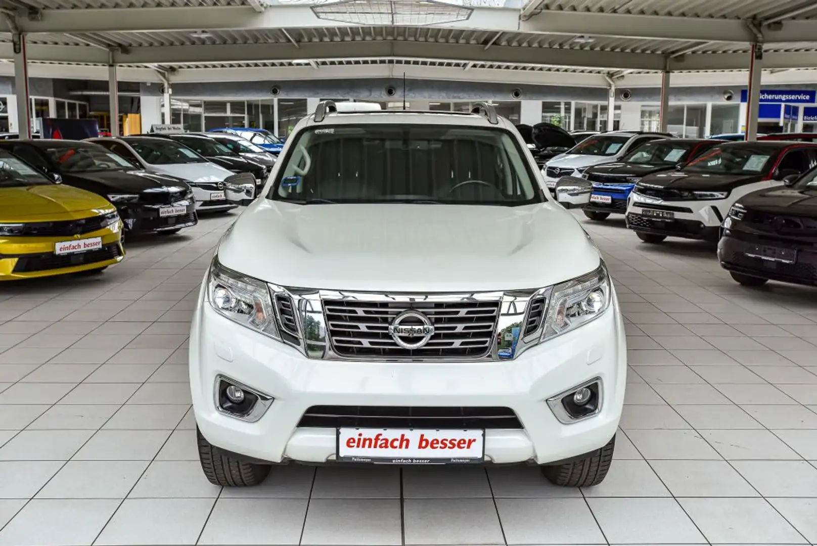 Nissan Navara DC 4x4 Autm. EU6 Tekna Белый - 2