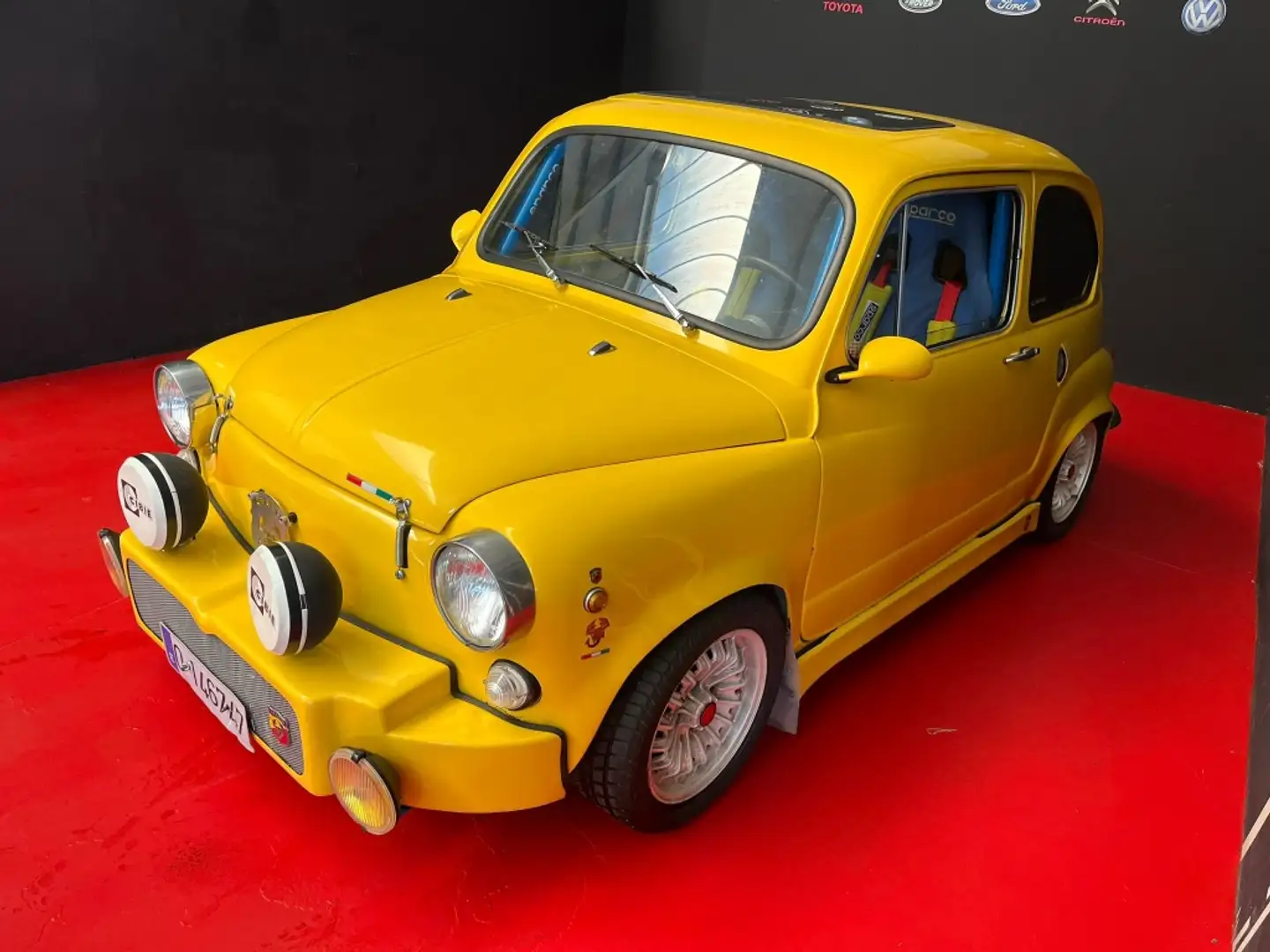 SEAT SEAT 600-E Pequeño  Manual de 2 Puertas Amarillo - 2