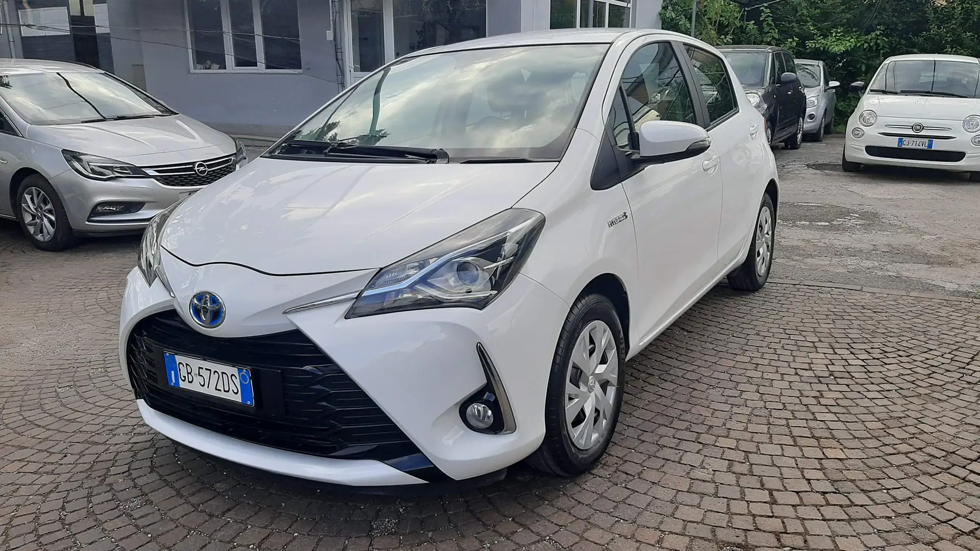 Toyota Yaris 5p 1.5h Km. 15000 Bianco - 1
