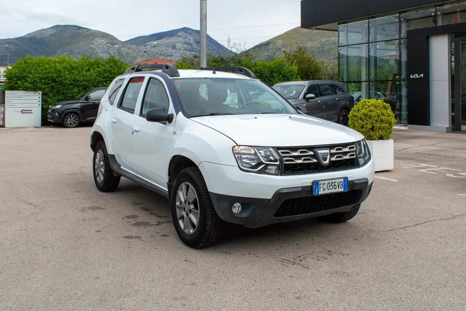 Dacia Duster 1.5 dCi 110CV S&S 4x2 Serie Speciale Lauréate Fam Bianco - 1