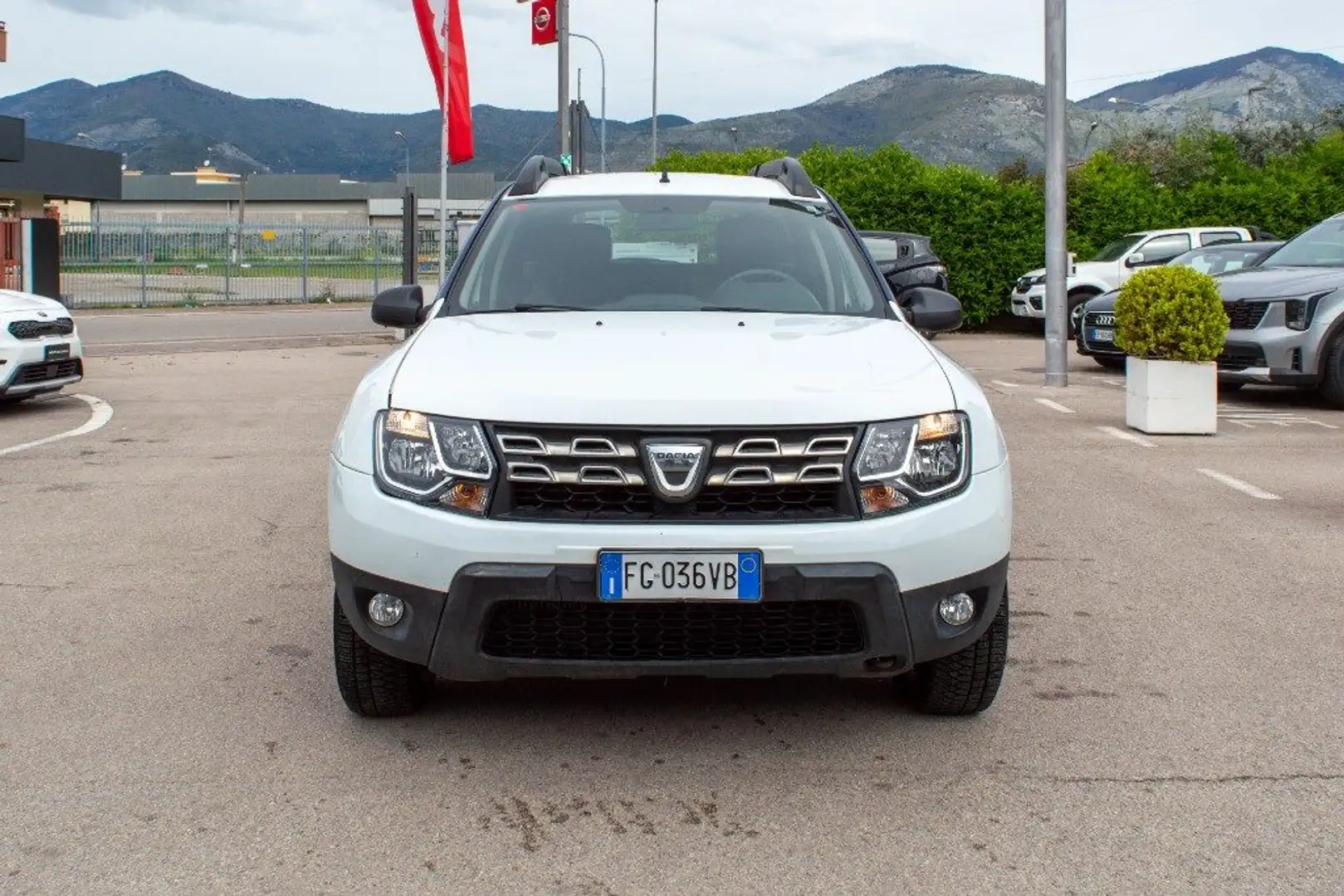 Dacia Duster 1.5 dCi 110CV S&S 4x2 Serie Speciale Lauréate Fam Bianco - 2