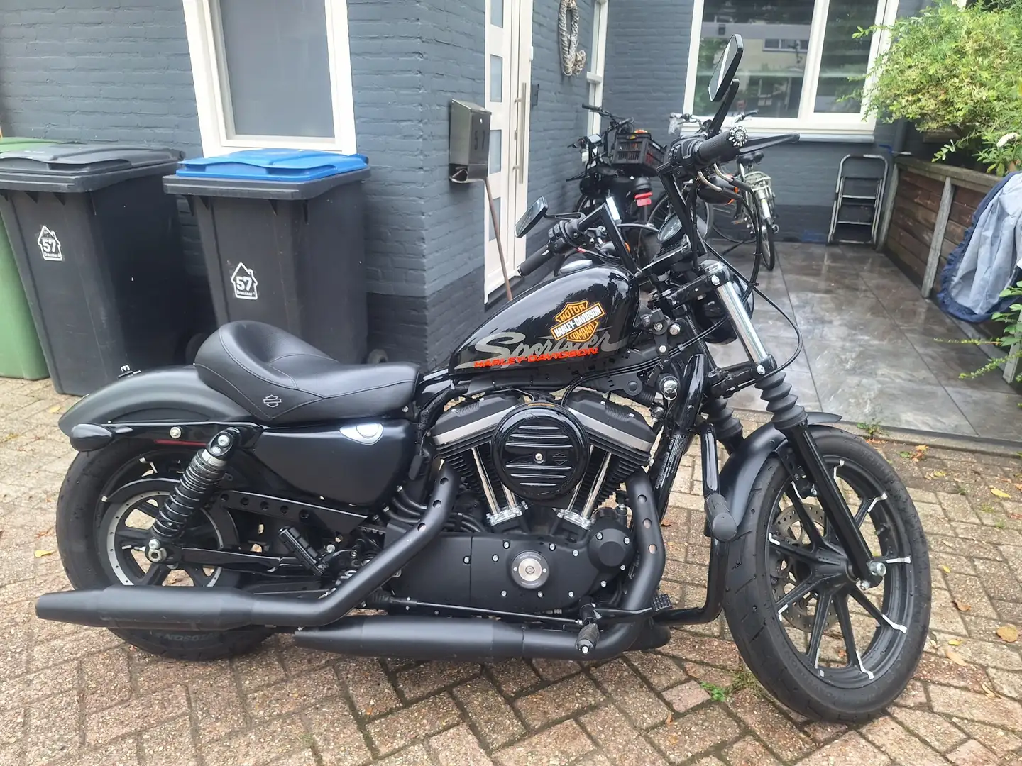Harley-Davidson Iron 883 Černá - 2