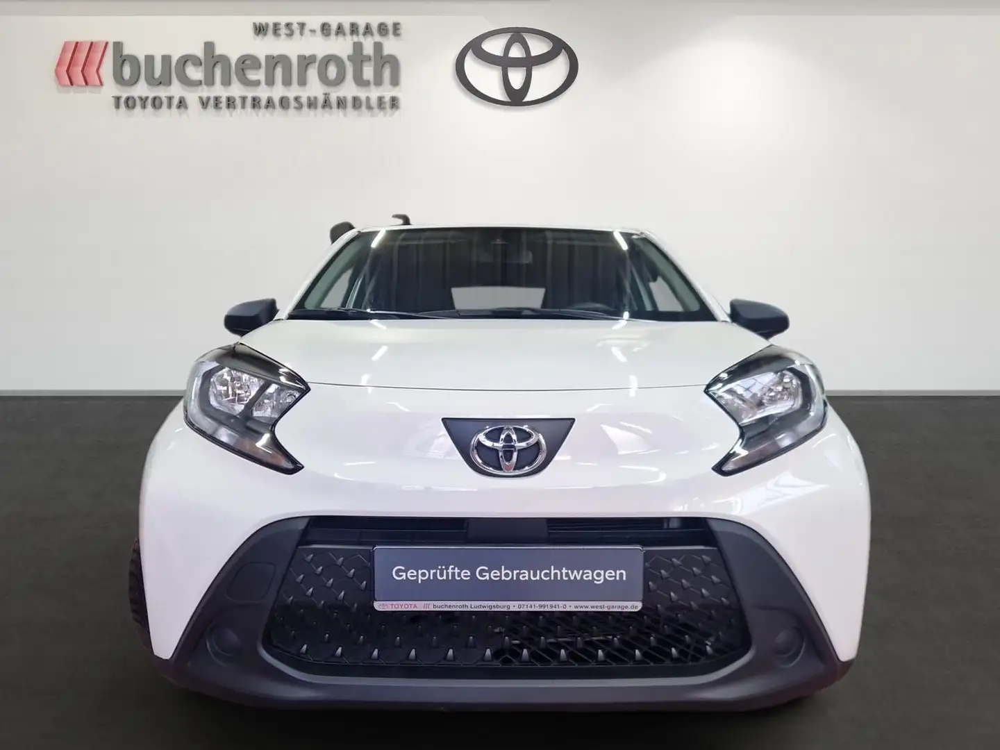 Toyota Aygo X Basis +Audiosystem Multimedia Touch Blanc - 2