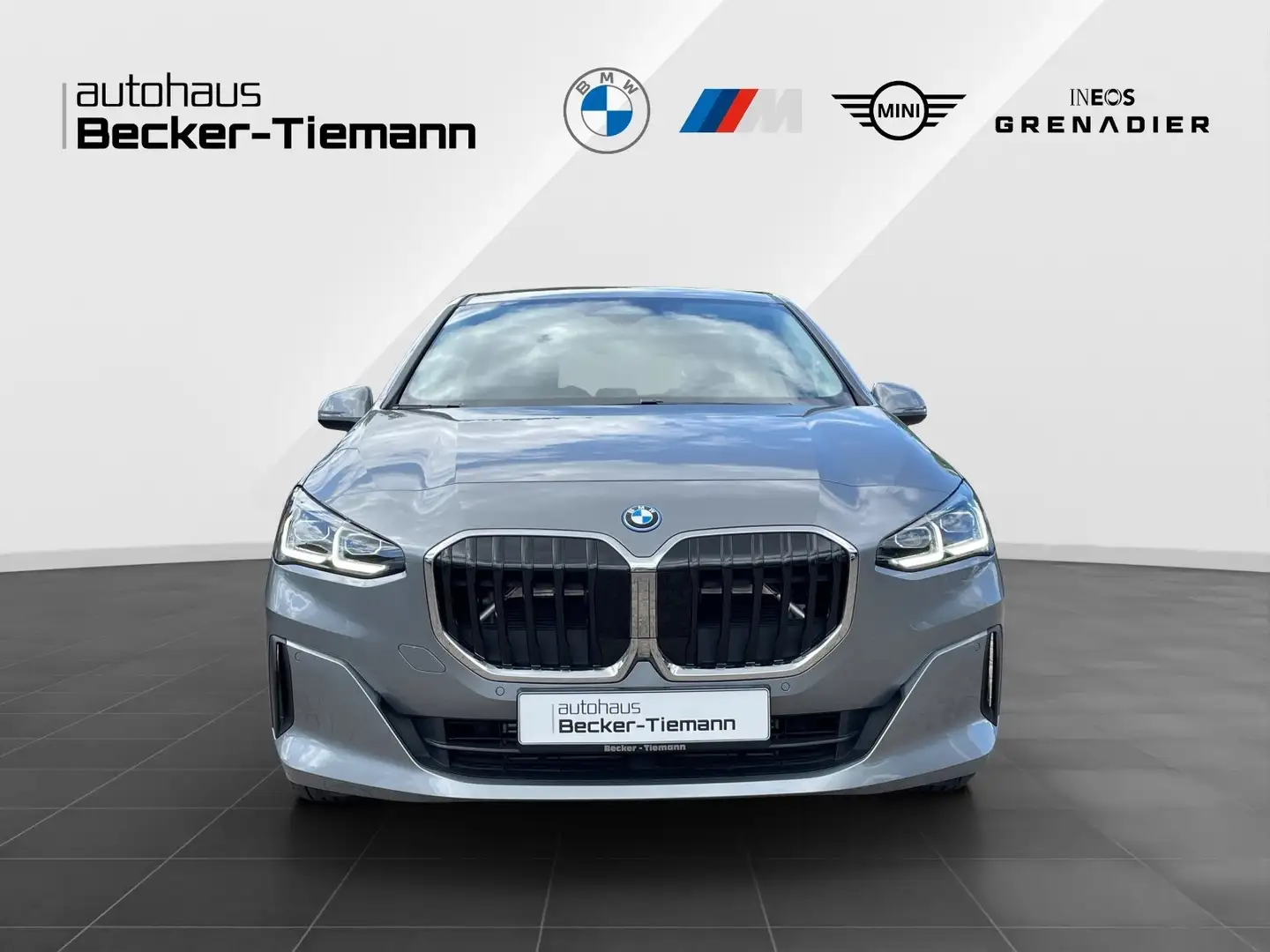BMW 225 e xDrive Active Tourer/ AHK/ Ad. LED/ RFK Grau - 2
