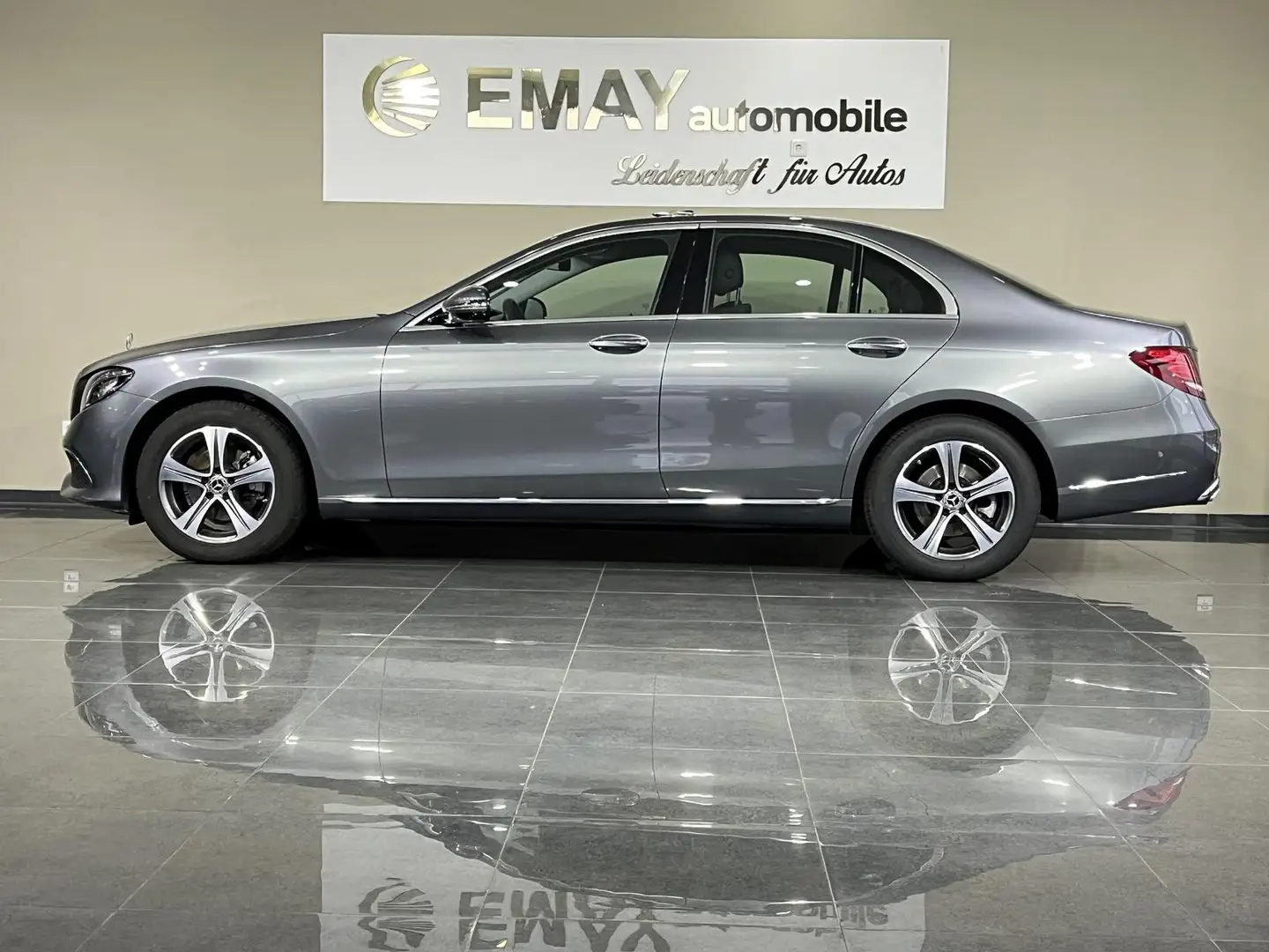 Mercedes-Benz E 200 Exclusive //Navi/LED/ Grau - 1