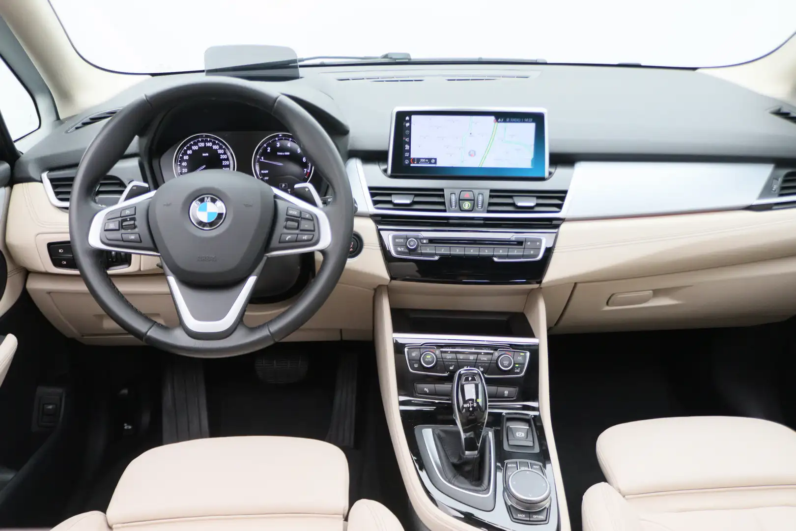 BMW 220 2-serie Active Tourer 220i High Executive Automaat Grijs - 2